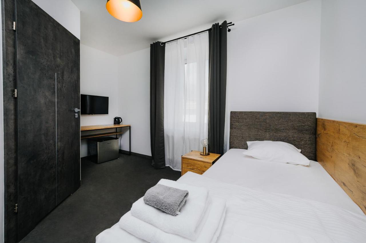 Obiekt Noclegowy Ocelot Ii Homestay Pruszkow